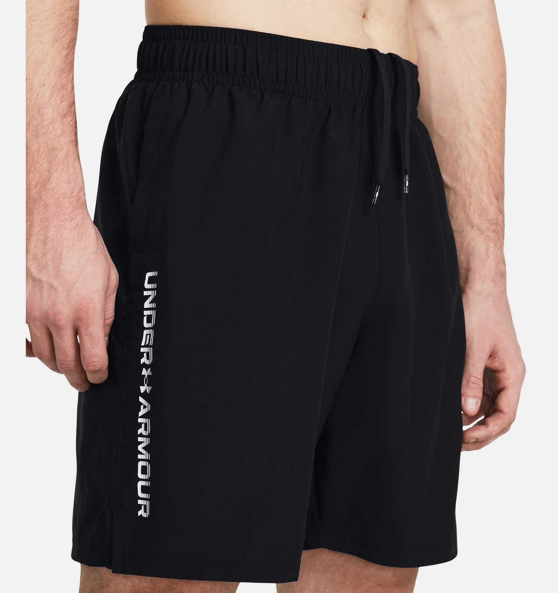 Short tissé avec logo UA