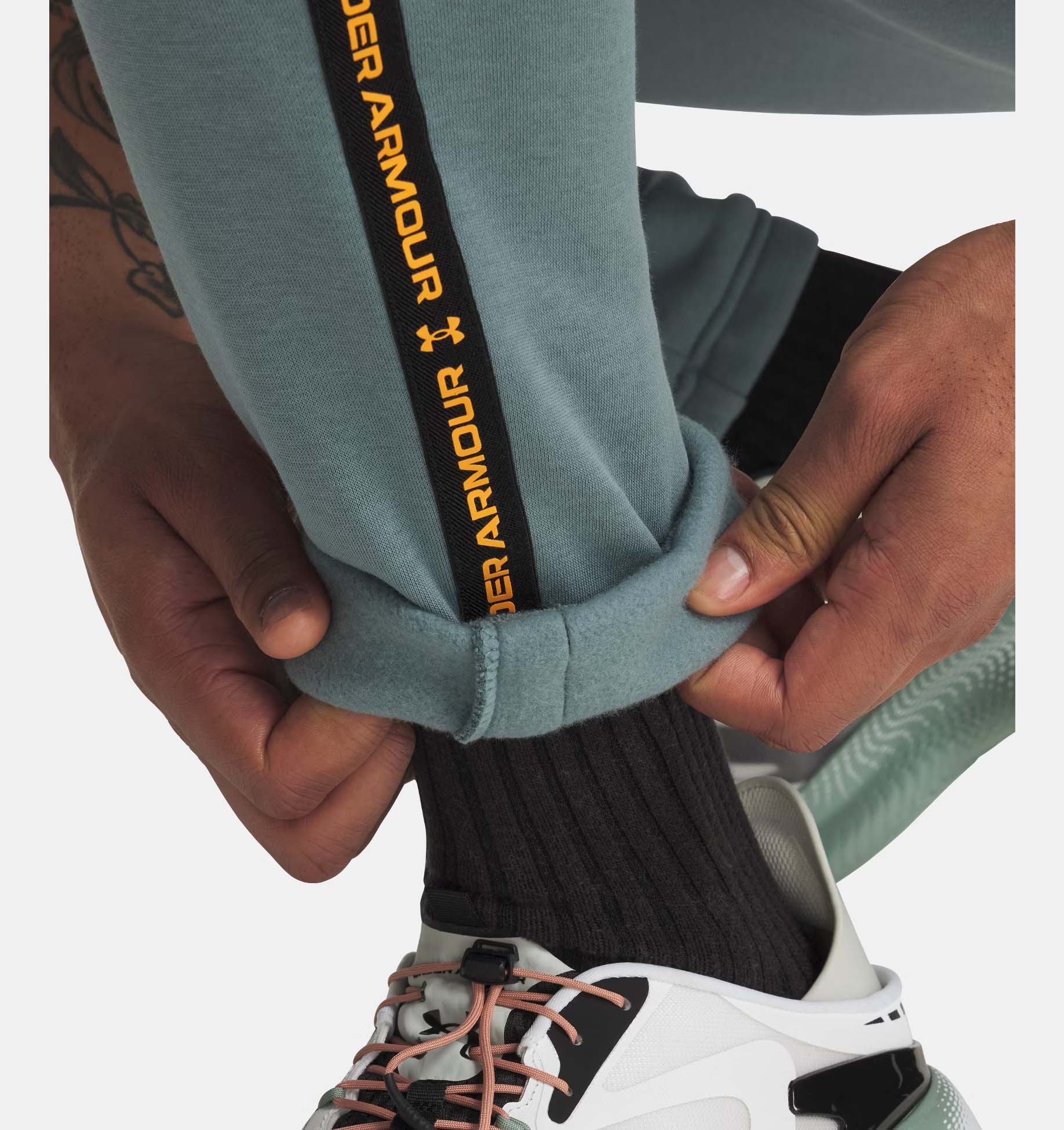 Jogger con cinta polar UA Icon