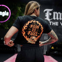 „Pain Is Fuel“-T-Shirt mit kurzem Schnitt