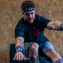 <tc>Apes Lab.</tc> Diadema teñida con la técnica tie-dye en color negro.