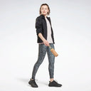 Trainings-T-Shirt <tc>Essentials</tc> Vektorgrafik